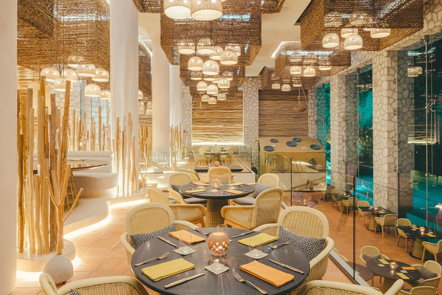 Stylowe wnętrze restauracji Bernsteinort